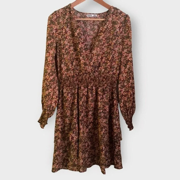 Devoted Ditsy Floral Dress - Picture 4 of 11